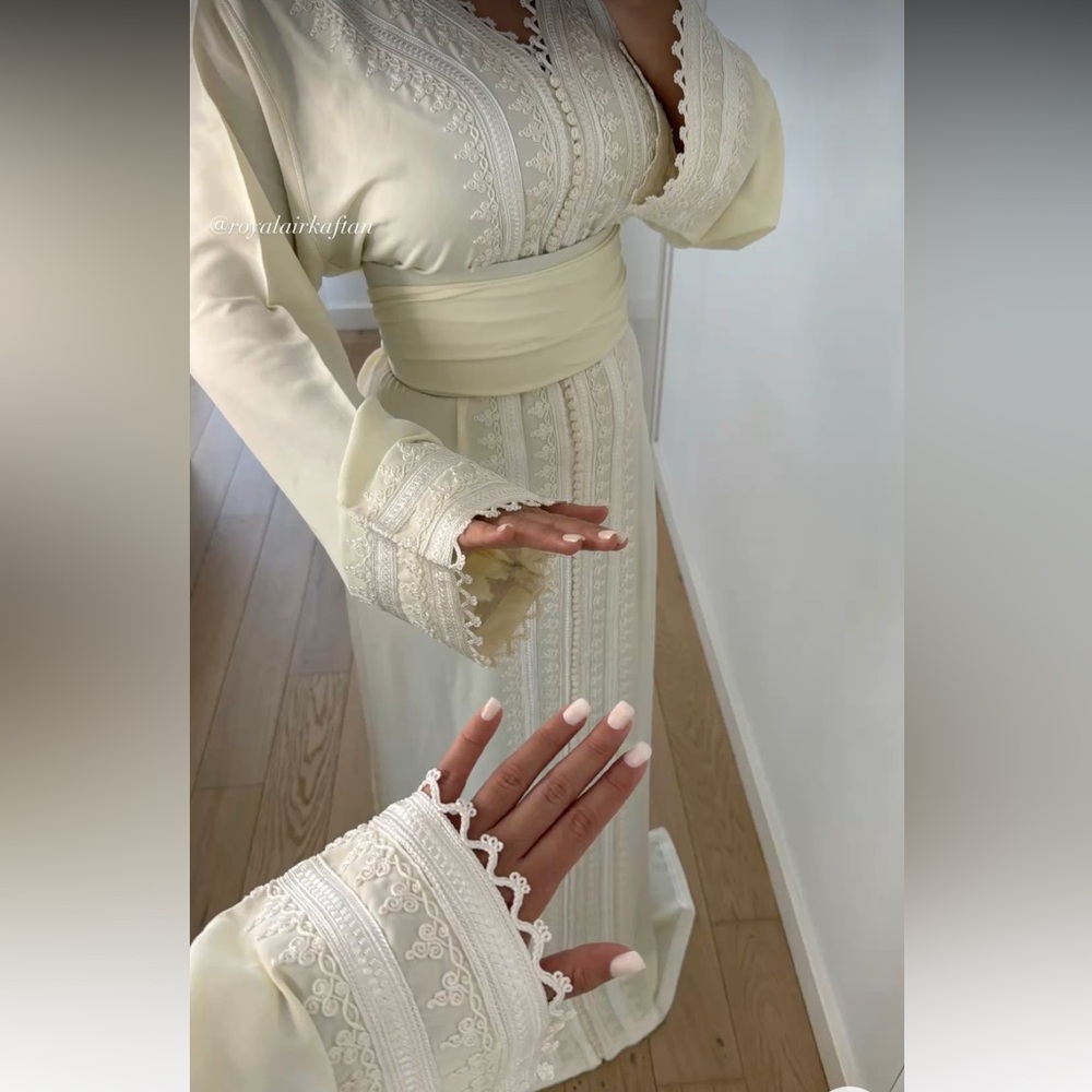 Elegant & Simple Cream Embroidered Caftan